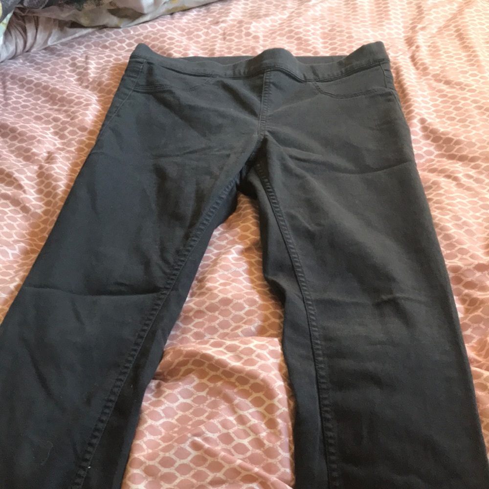 H&M stretch waist dark gray jeggings. Size 8